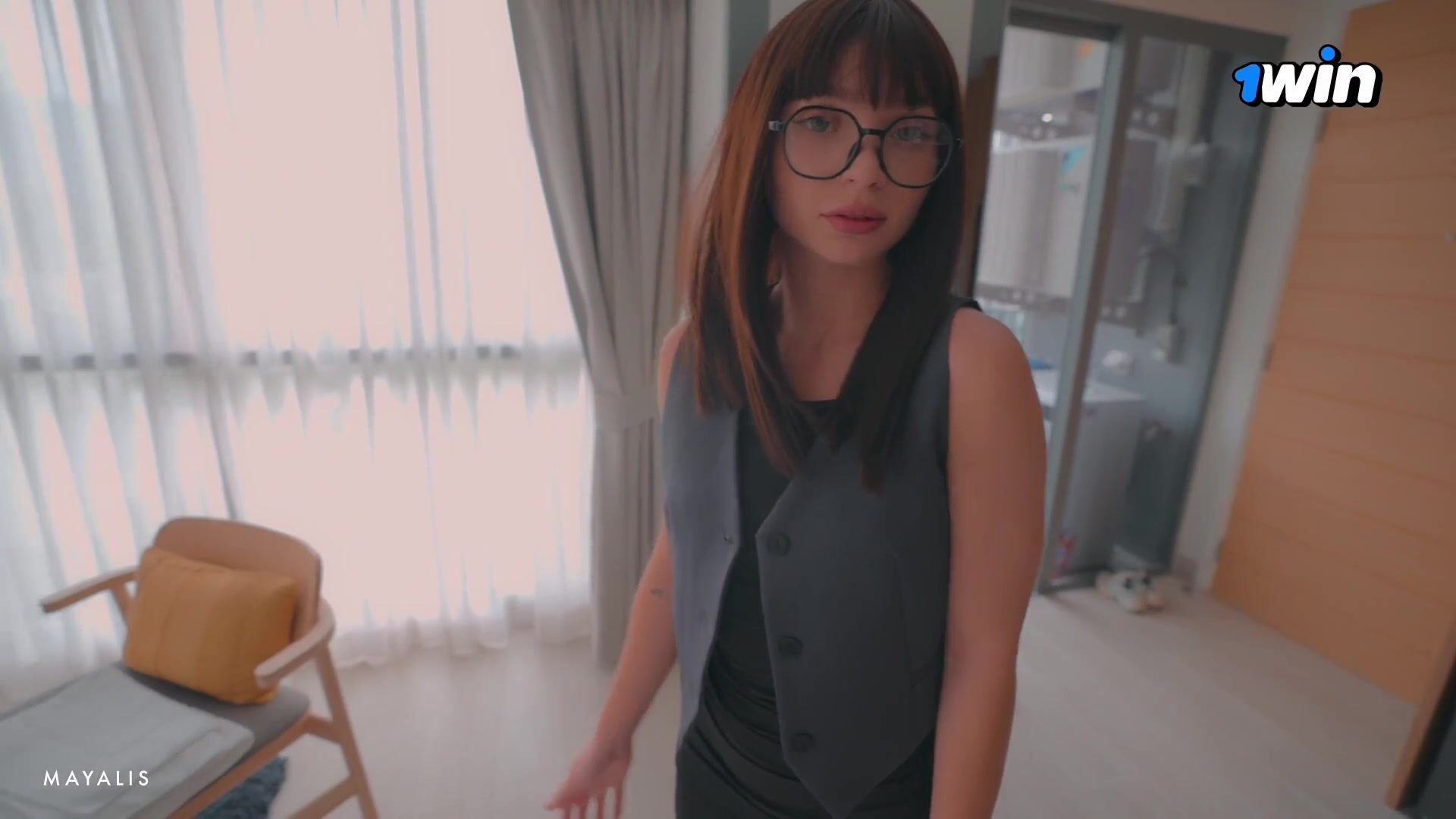 Зумерша Lily Cute отработала жалобу клиента своей розовой пиздой