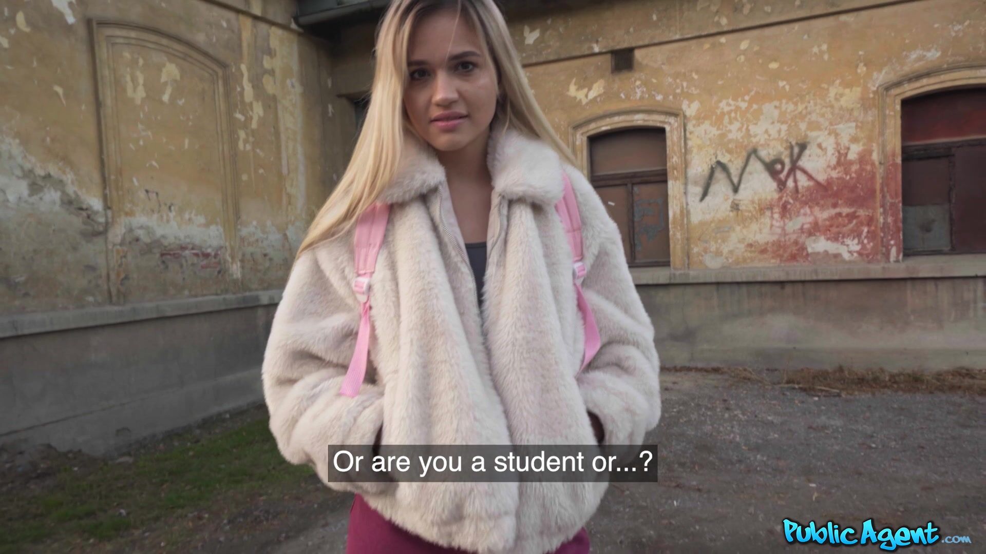 Блондинка зашла за деньгами, а вышла с моим семенем в горле